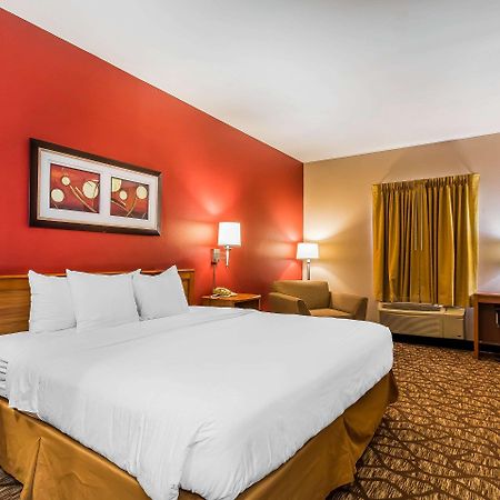 Quality Inn & Suites Chesterfield Village Springfield Dış mekan fotoğraf