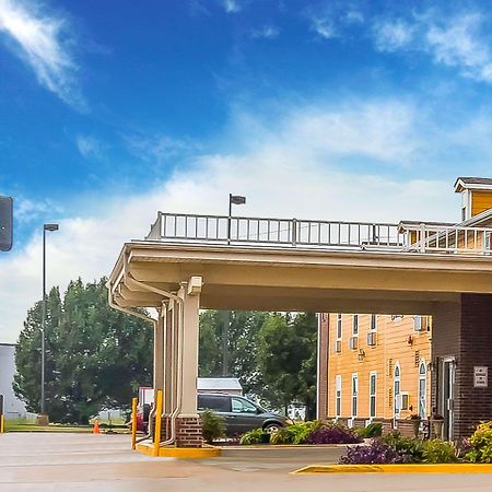 Quality Inn & Suites Chesterfield Village Springfield Dış mekan fotoğraf