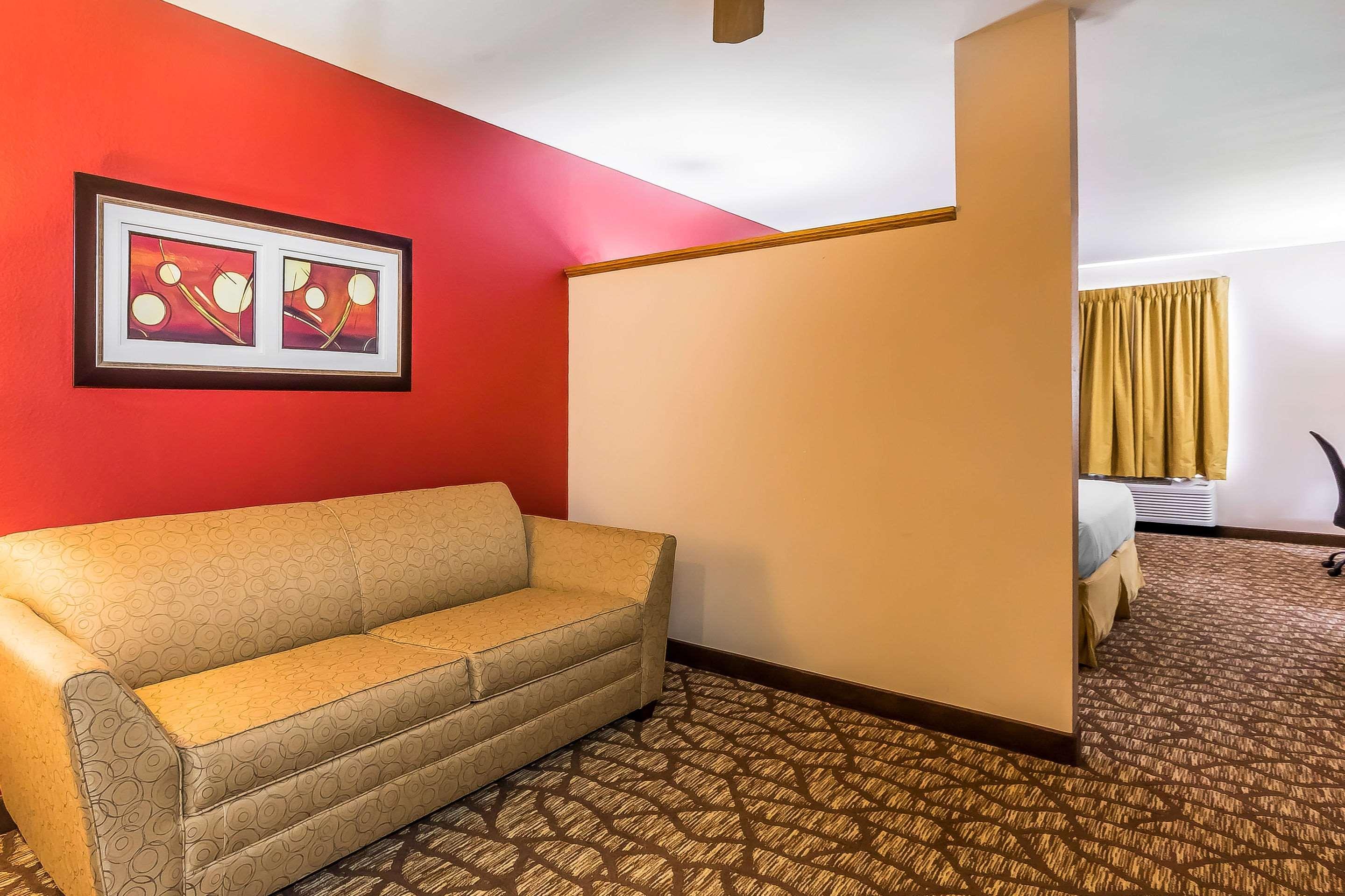 Quality Inn & Suites Chesterfield Village Springfield Dış mekan fotoğraf