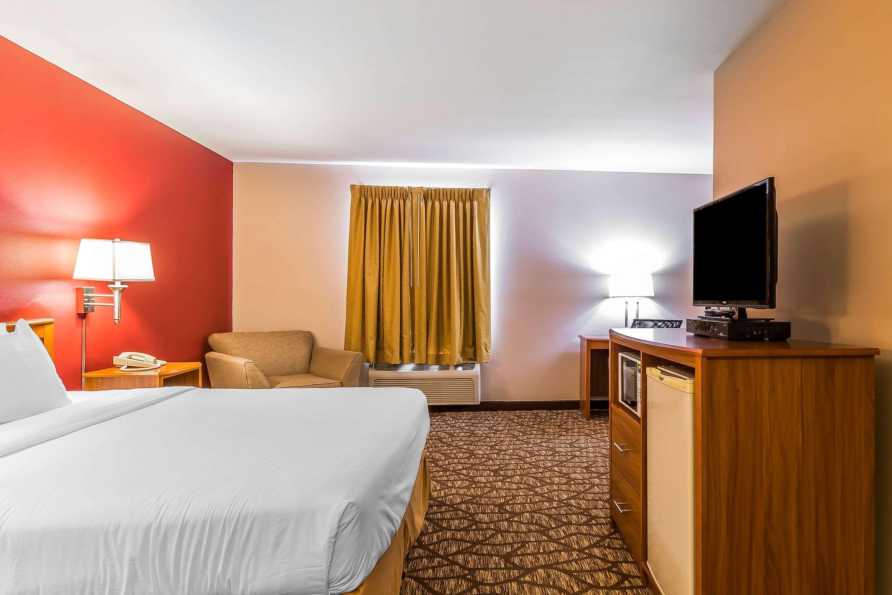 Quality Inn & Suites Chesterfield Village Springfield Dış mekan fotoğraf