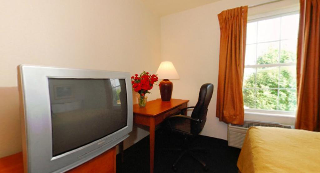 Quality Inn & Suites Chesterfield Village Springfield Dış mekan fotoğraf