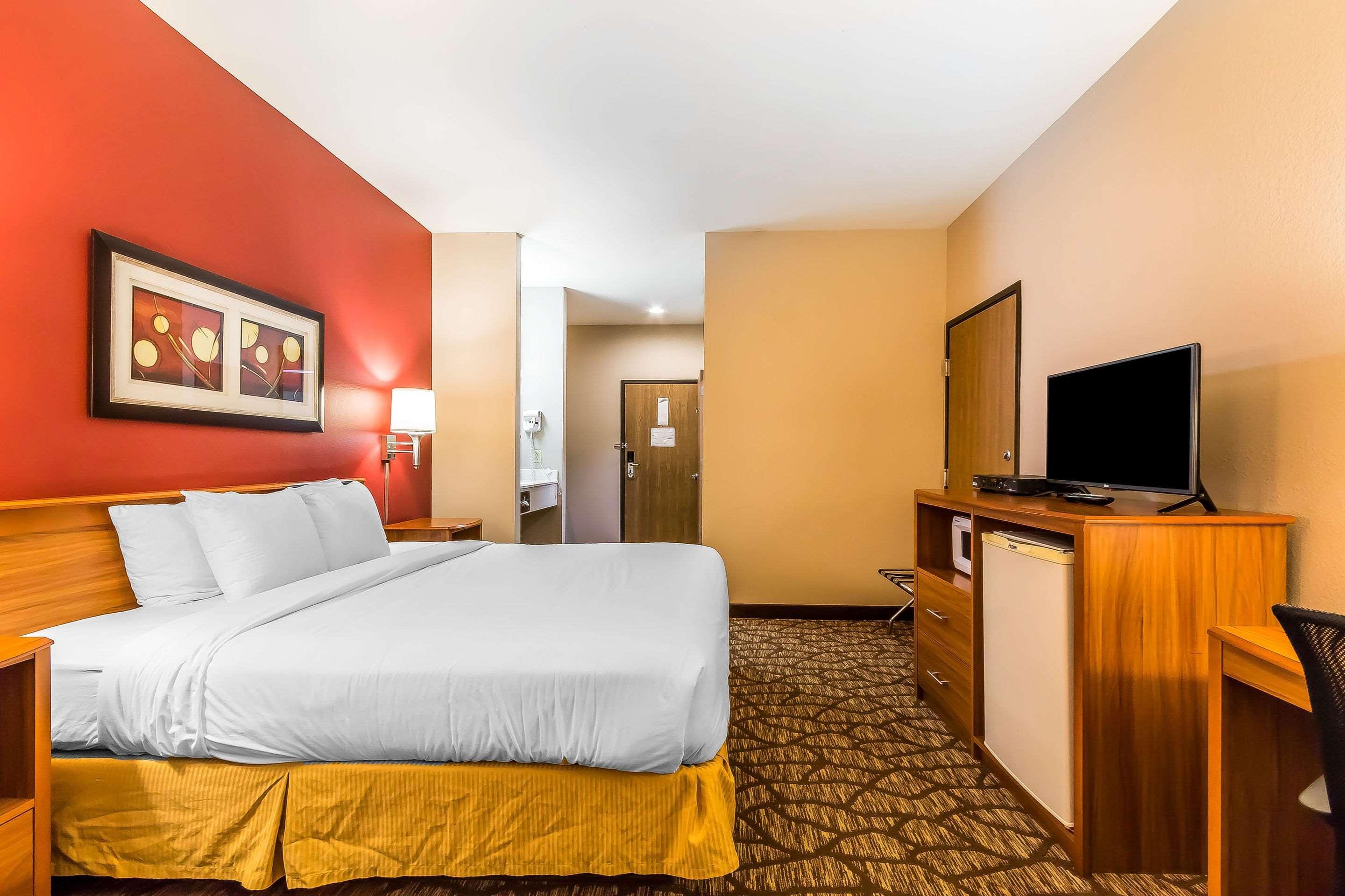 Quality Inn & Suites Chesterfield Village Springfield Dış mekan fotoğraf