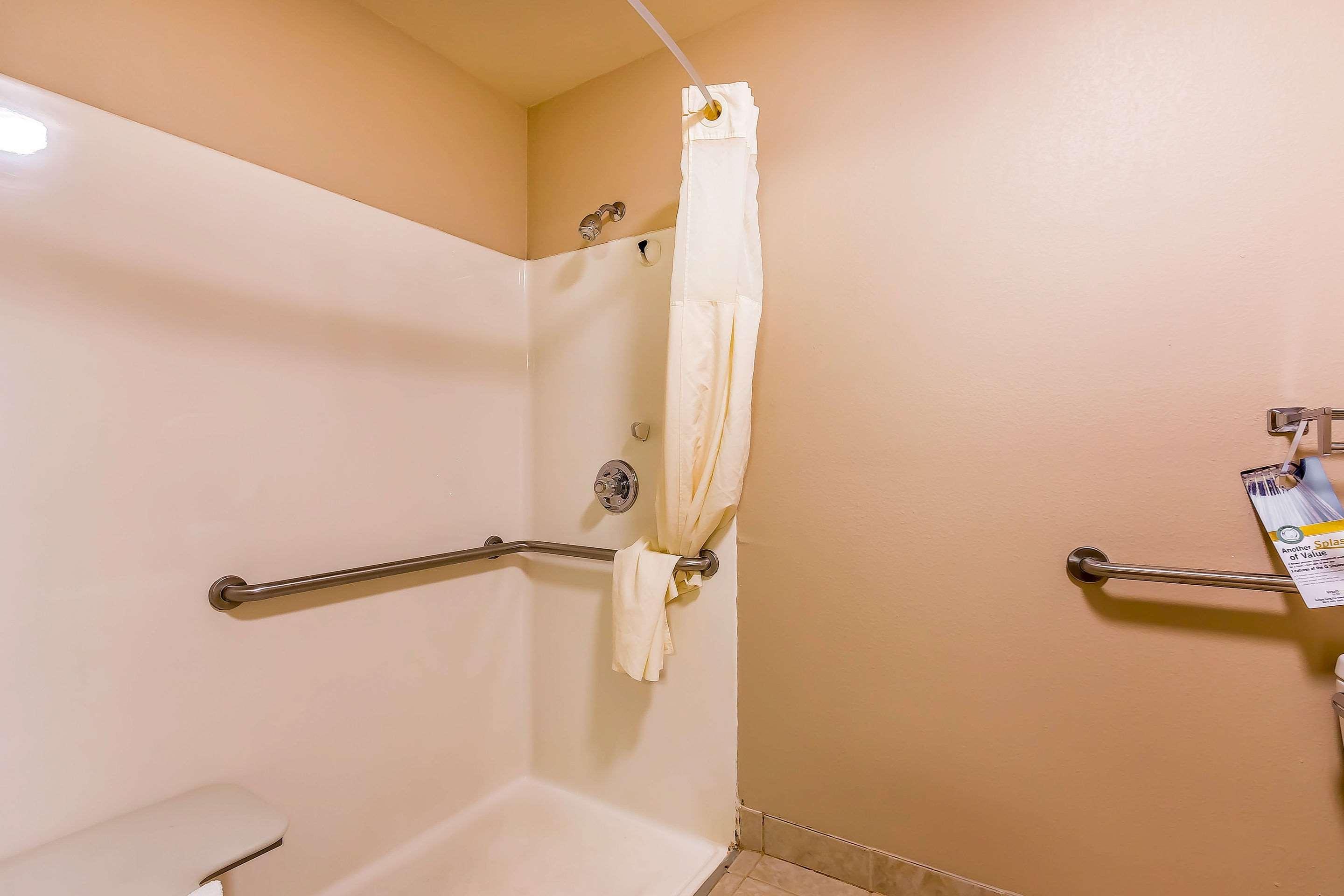 Quality Inn & Suites Chesterfield Village Springfield Dış mekan fotoğraf