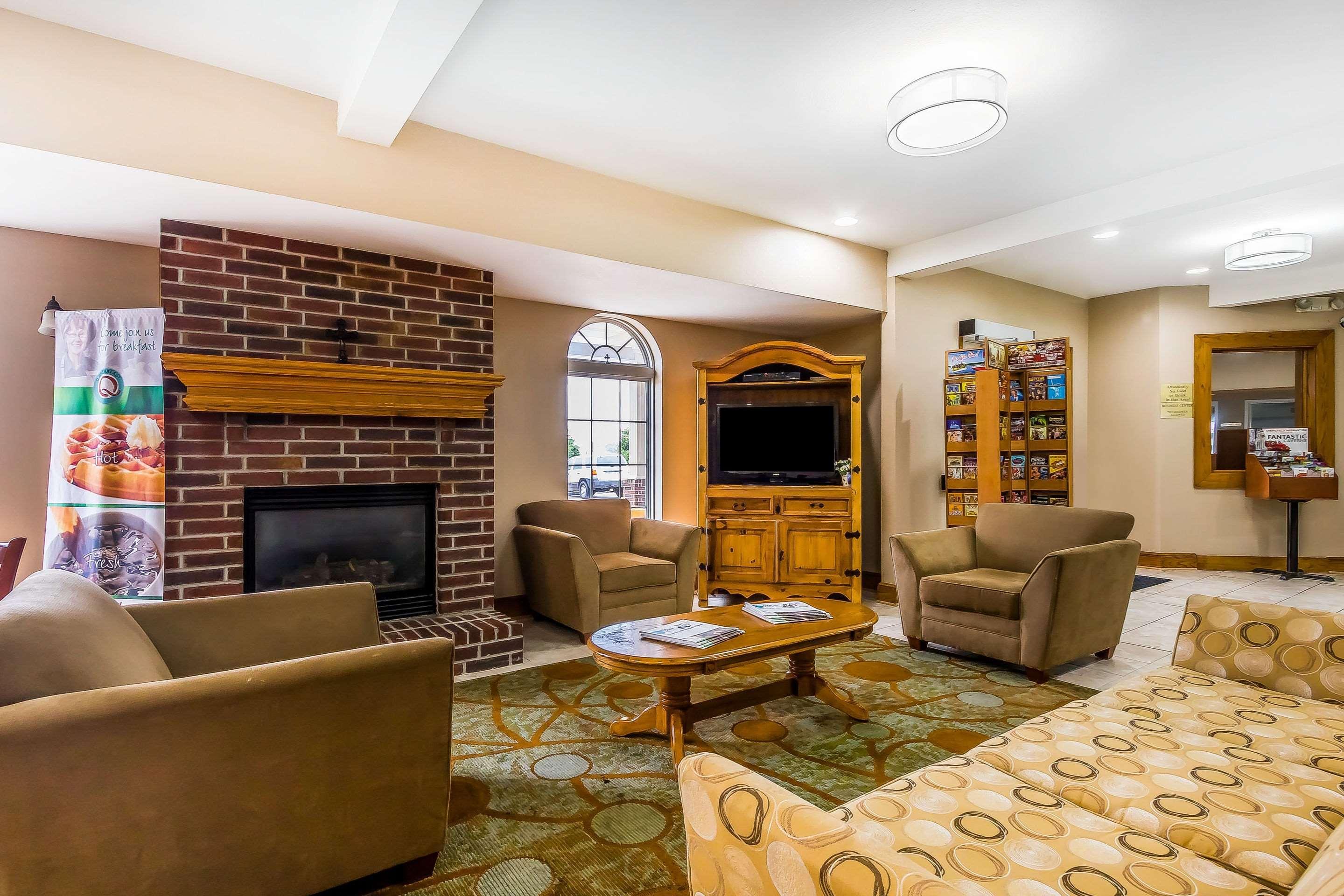 Quality Inn & Suites Chesterfield Village Springfield Dış mekan fotoğraf