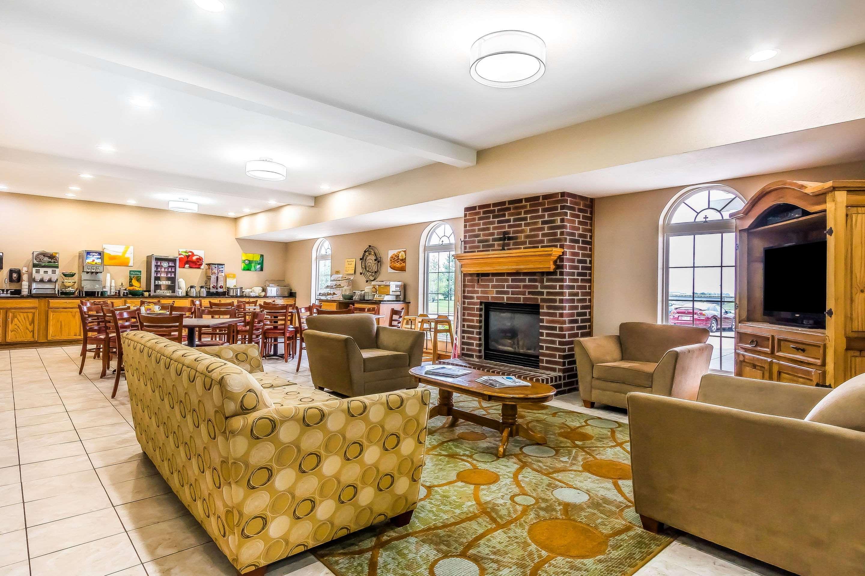 Quality Inn & Suites Chesterfield Village Springfield Dış mekan fotoğraf