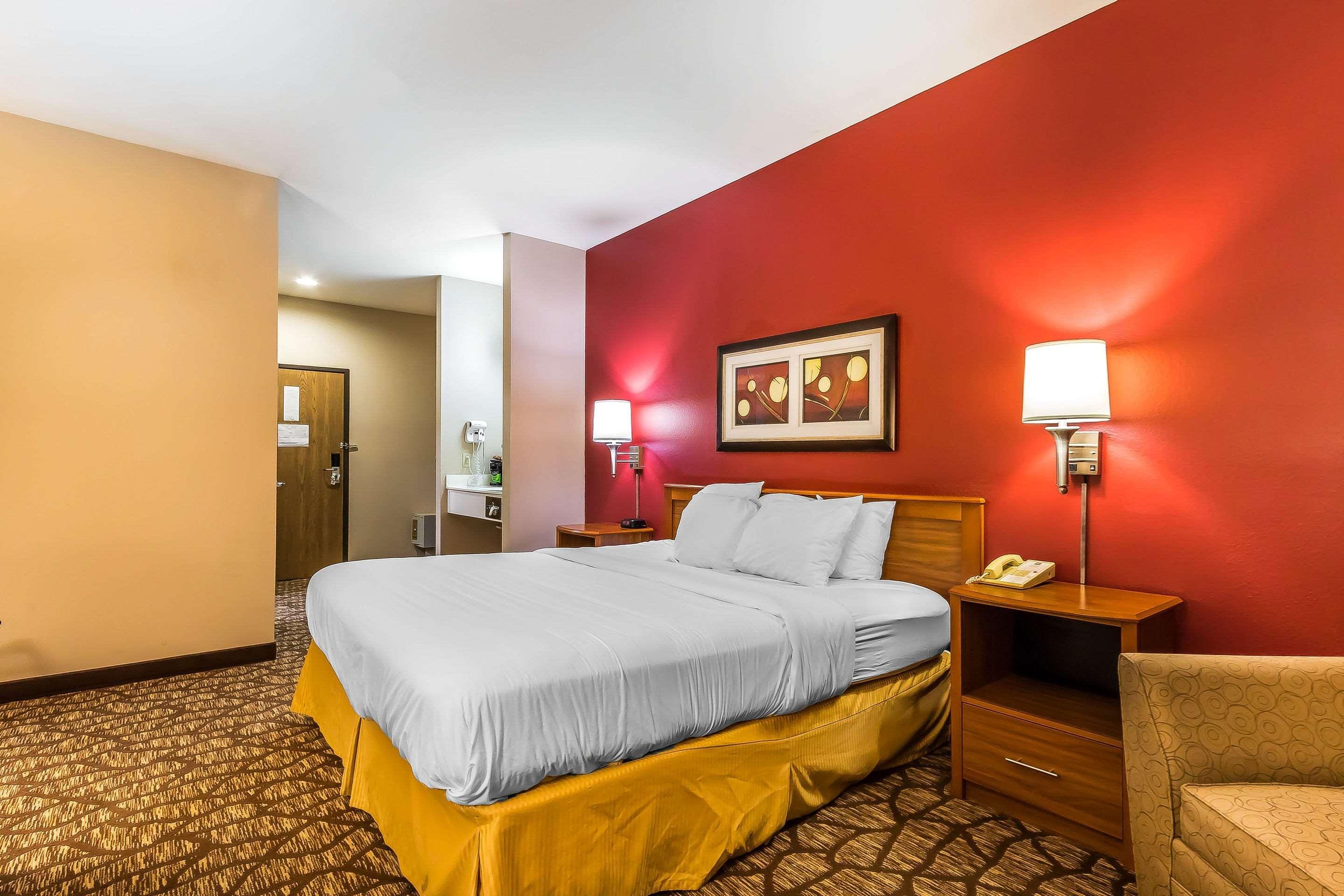 Quality Inn & Suites Chesterfield Village Springfield Dış mekan fotoğraf