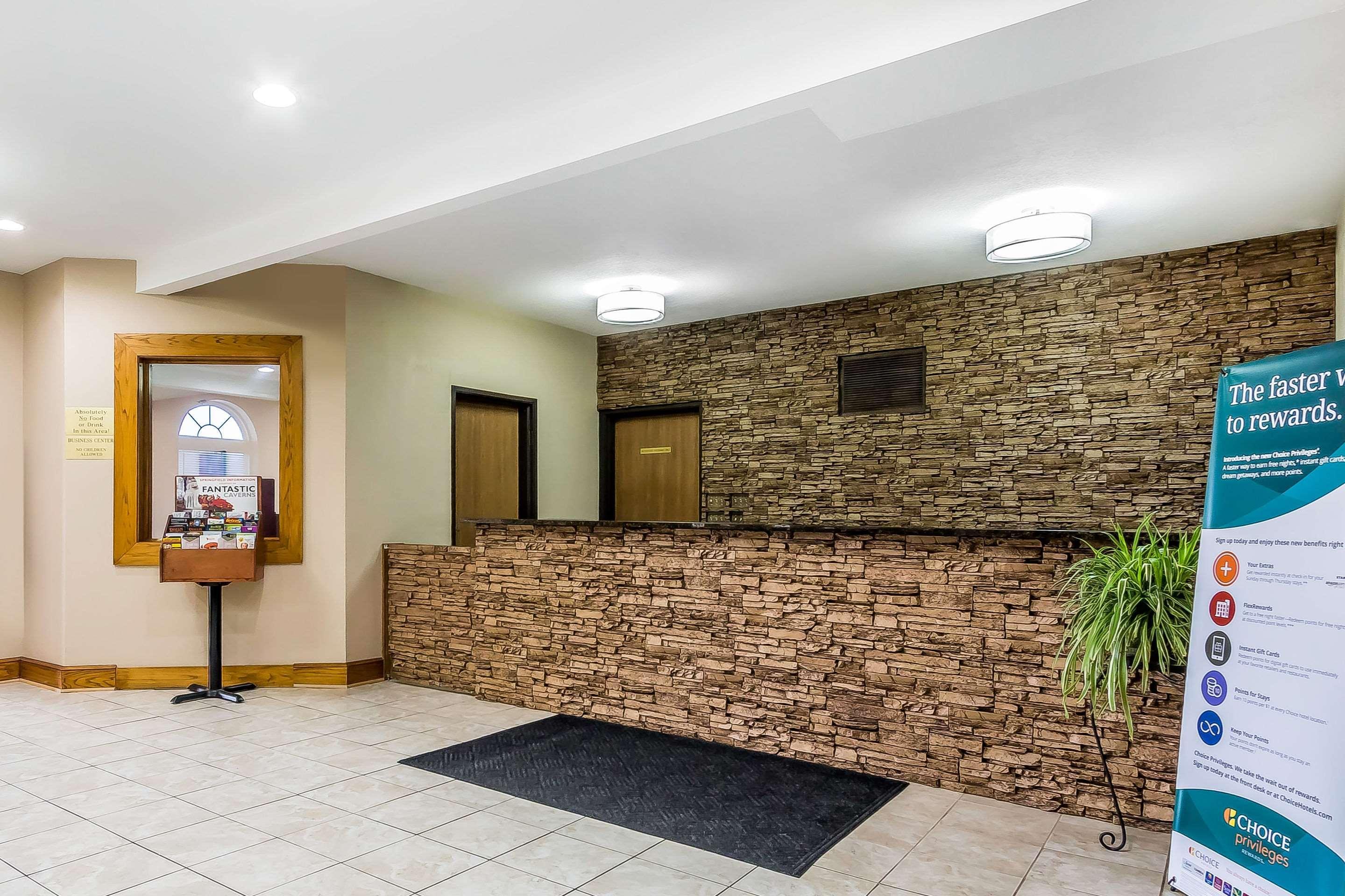Quality Inn & Suites Chesterfield Village Springfield Dış mekan fotoğraf
