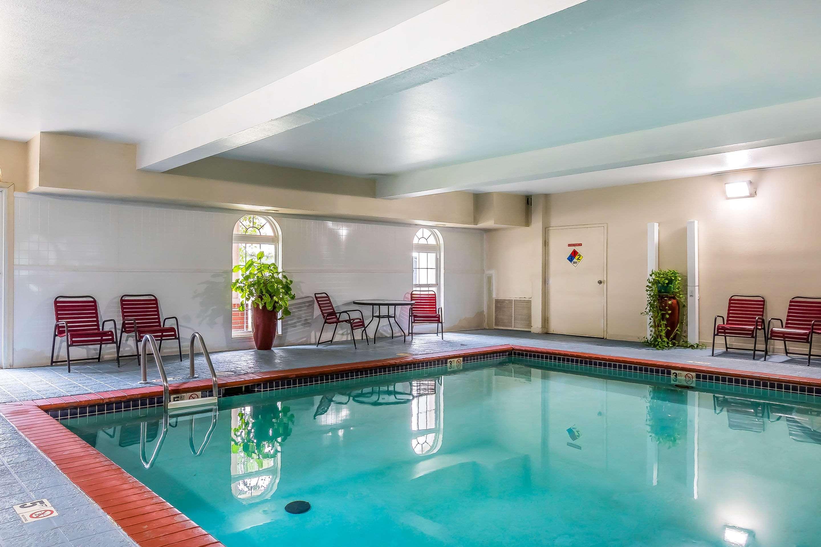 Quality Inn & Suites Chesterfield Village Springfield Dış mekan fotoğraf
