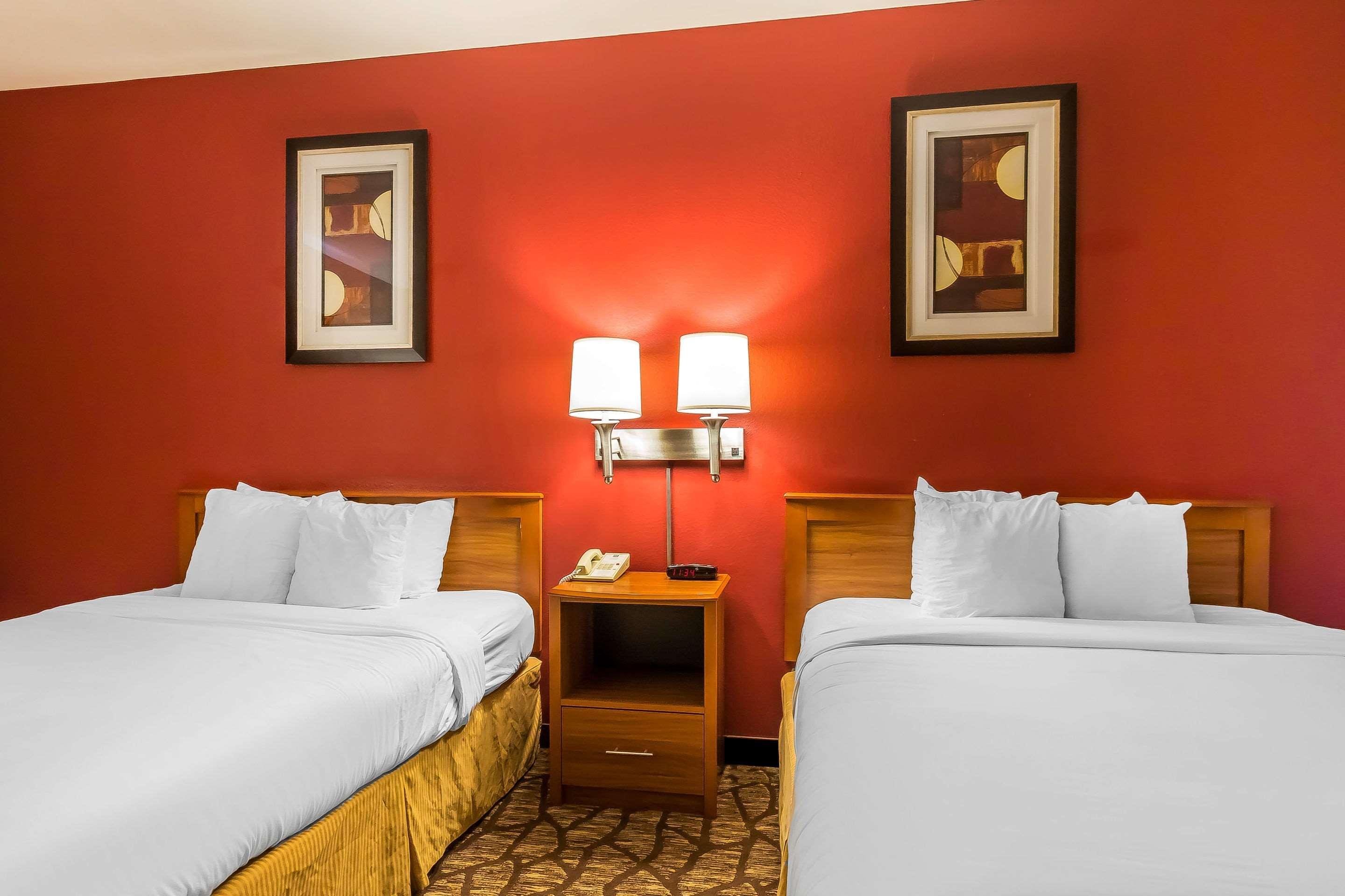 Quality Inn & Suites Chesterfield Village Springfield Dış mekan fotoğraf