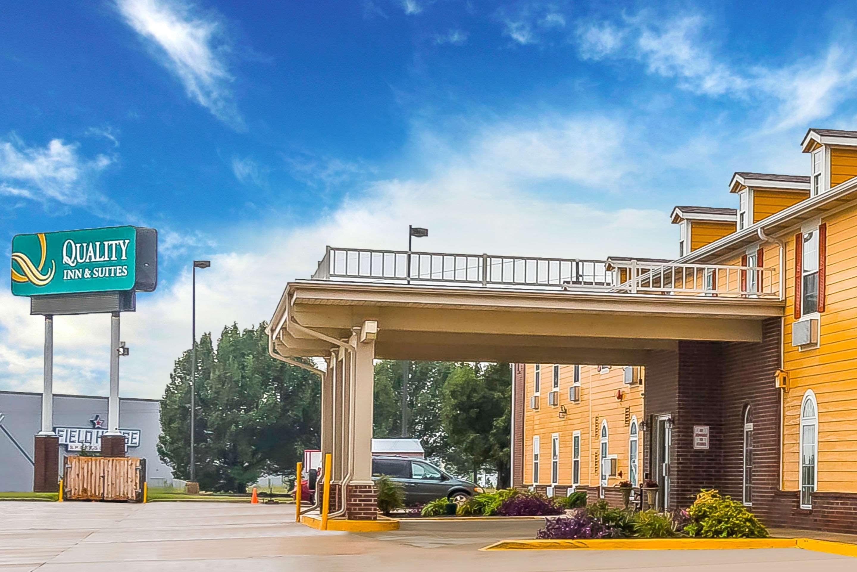 Quality Inn & Suites Chesterfield Village Springfield Dış mekan fotoğraf