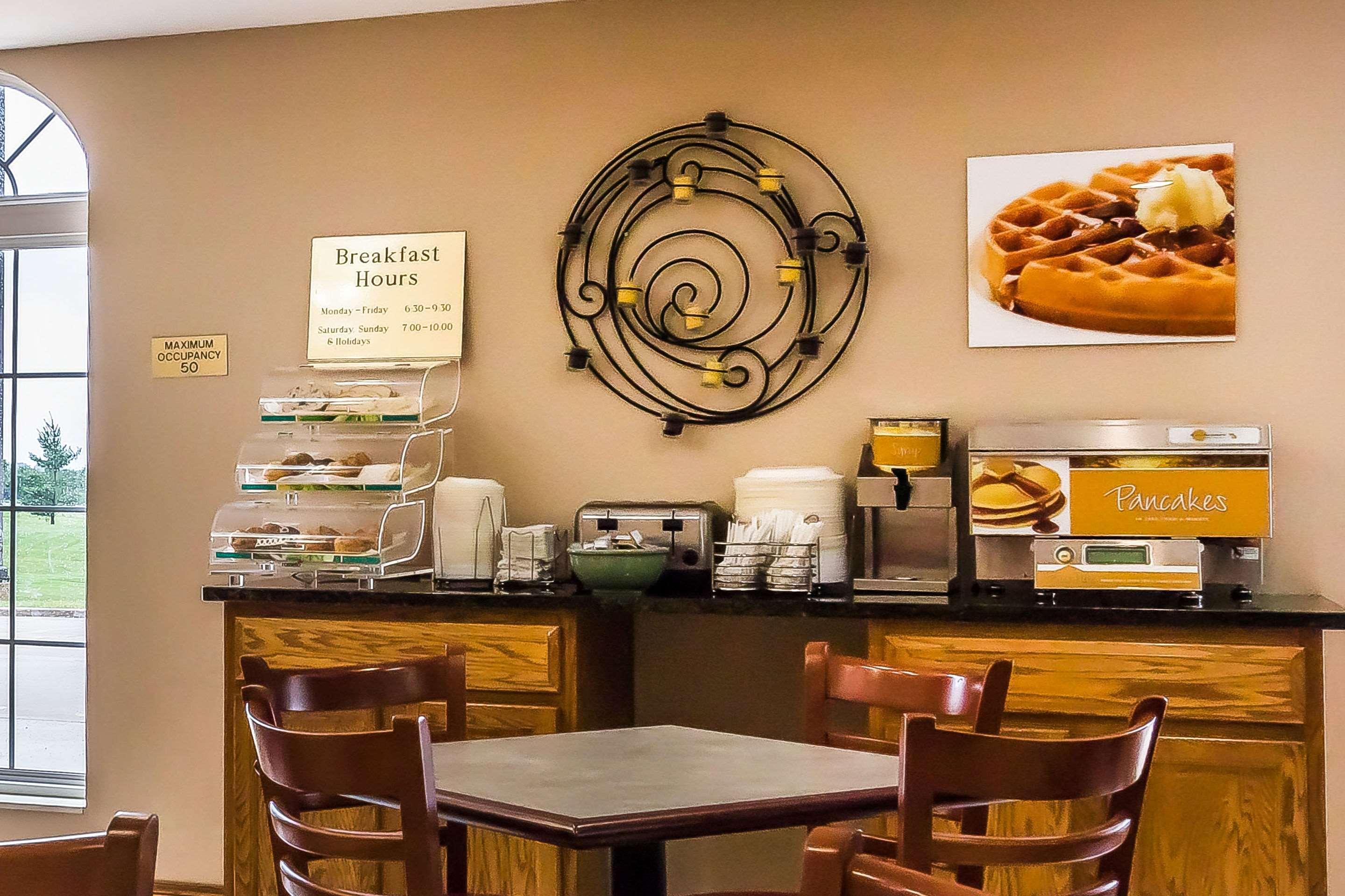Quality Inn & Suites Chesterfield Village Springfield Dış mekan fotoğraf