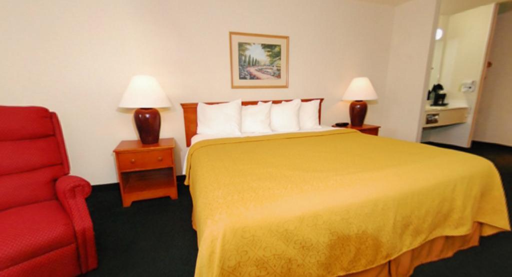 Quality Inn & Suites Chesterfield Village Springfield Dış mekan fotoğraf