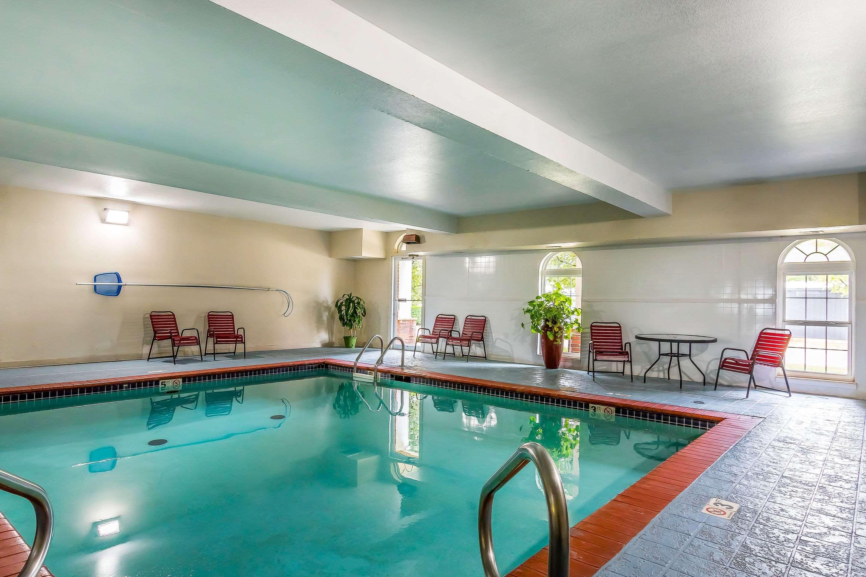 Quality Inn & Suites Chesterfield Village Springfield Dış mekan fotoğraf