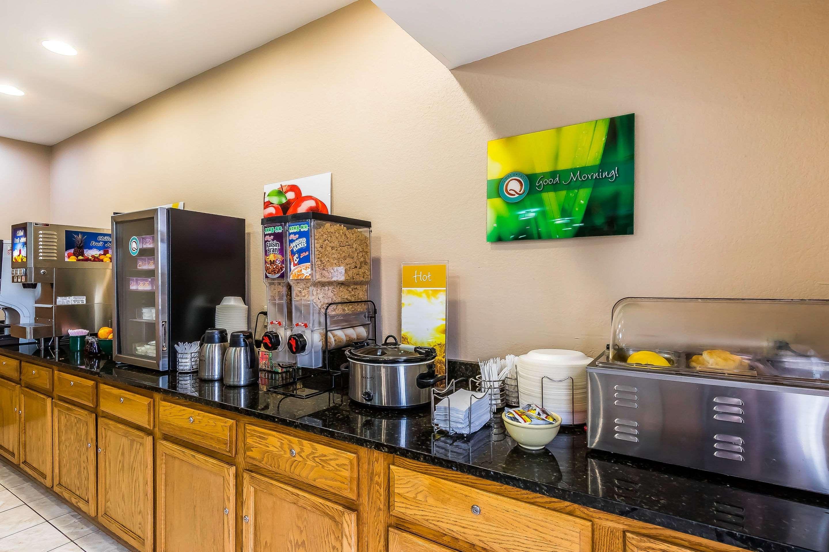 Quality Inn & Suites Chesterfield Village Springfield Dış mekan fotoğraf