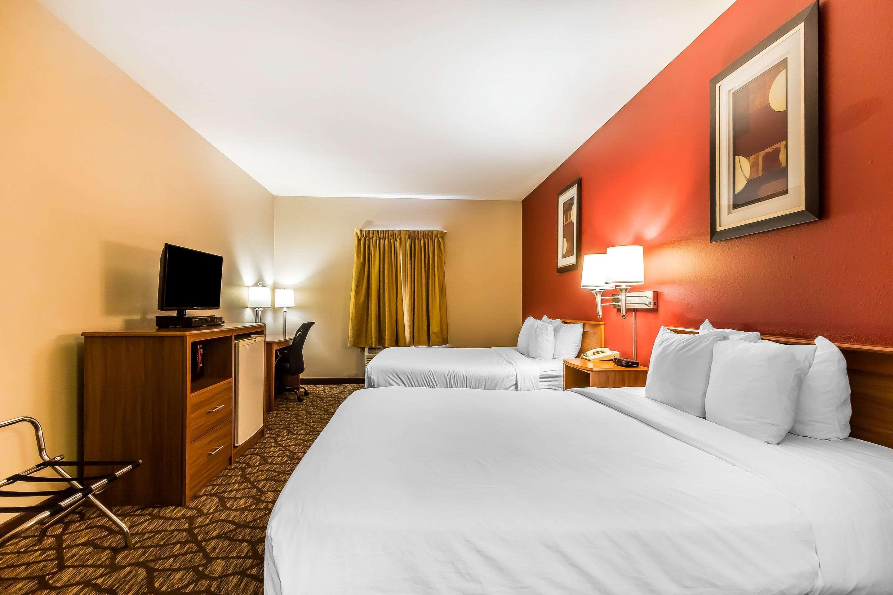 Quality Inn & Suites Chesterfield Village Springfield Dış mekan fotoğraf