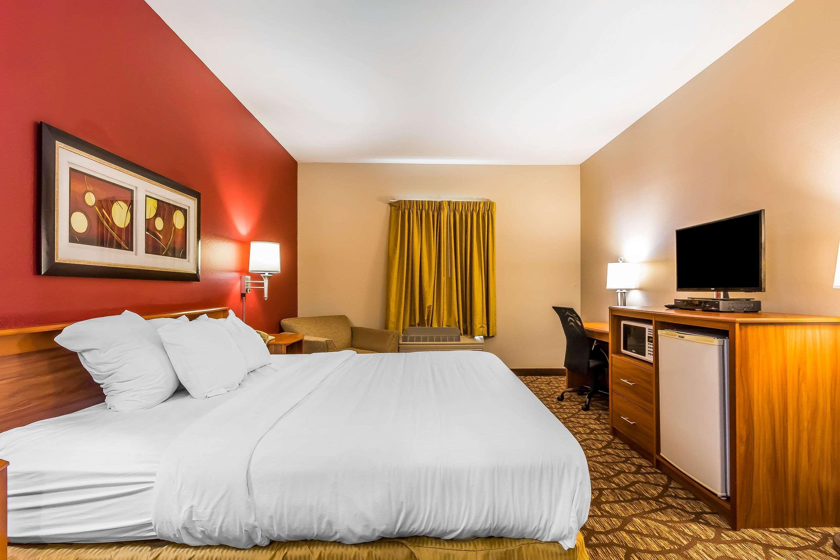 Quality Inn & Suites Chesterfield Village Springfield Dış mekan fotoğraf