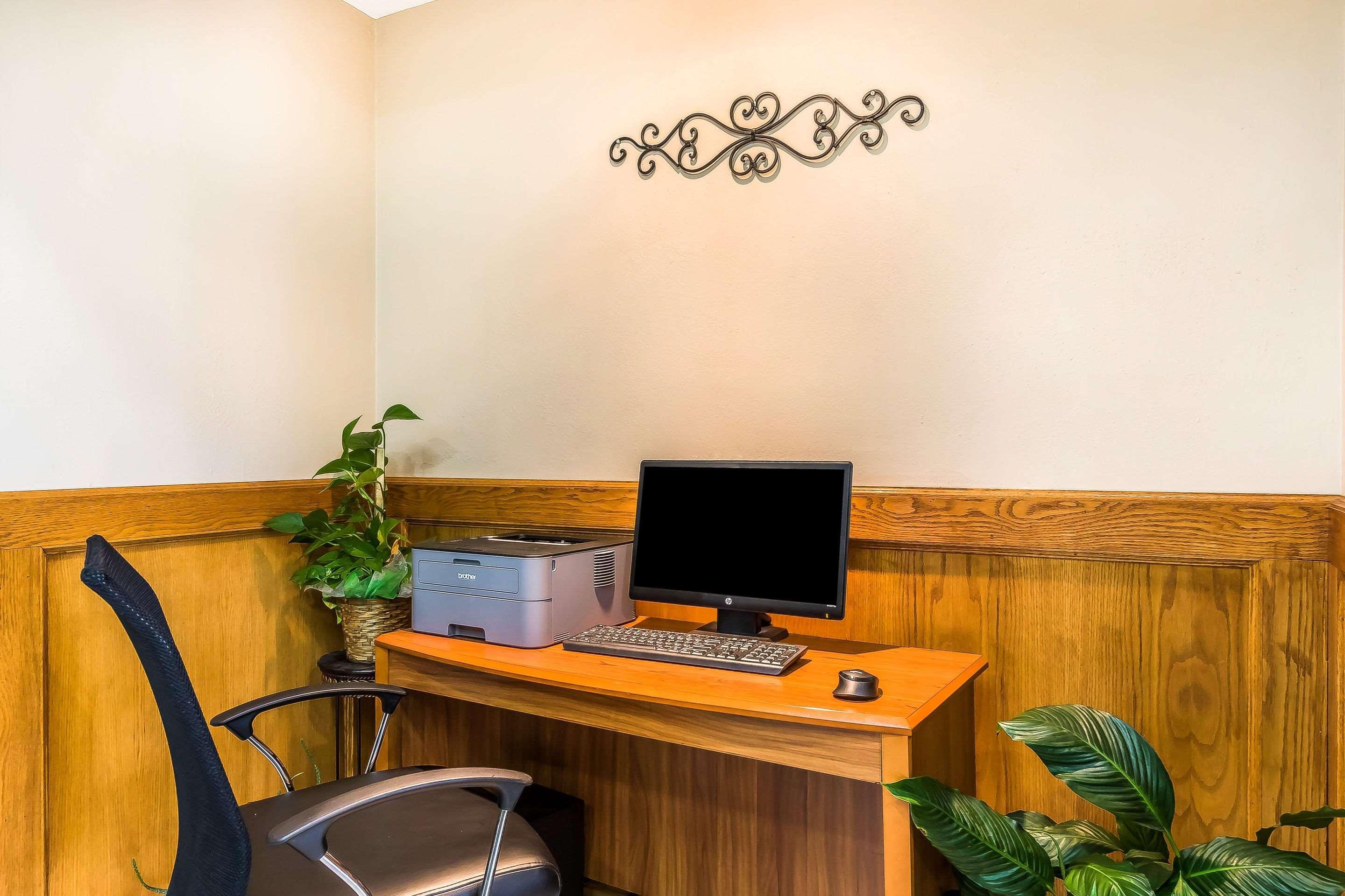 Quality Inn & Suites Chesterfield Village Springfield Dış mekan fotoğraf