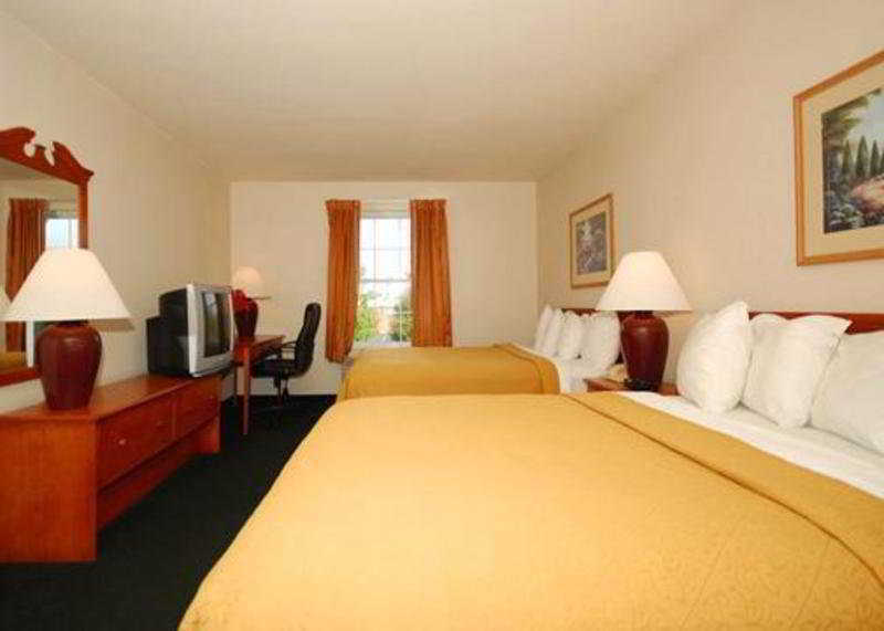 Quality Inn & Suites Chesterfield Village Springfield Dış mekan fotoğraf