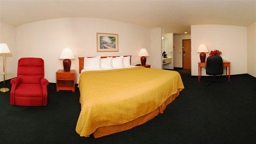 Quality Inn & Suites Chesterfield Village Springfield Dış mekan fotoğraf